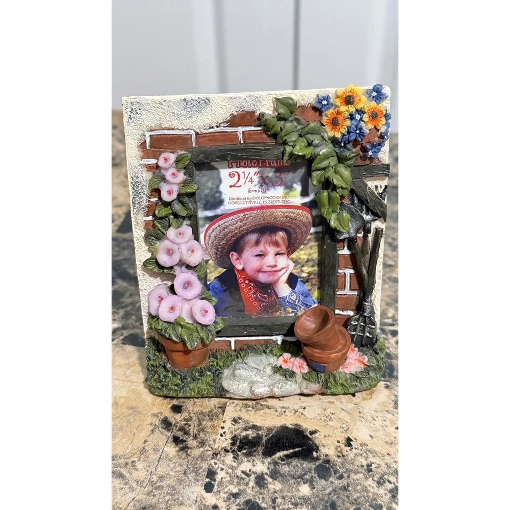 3D Garden Cottage Photo Frame 2.25x3 Floral Brick Scene